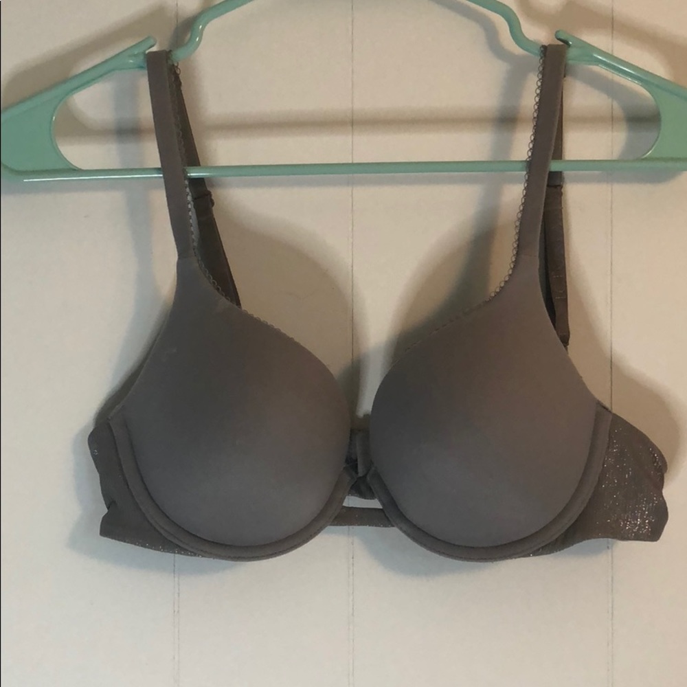 Never worn pack of 2 Victoria Secret Bras